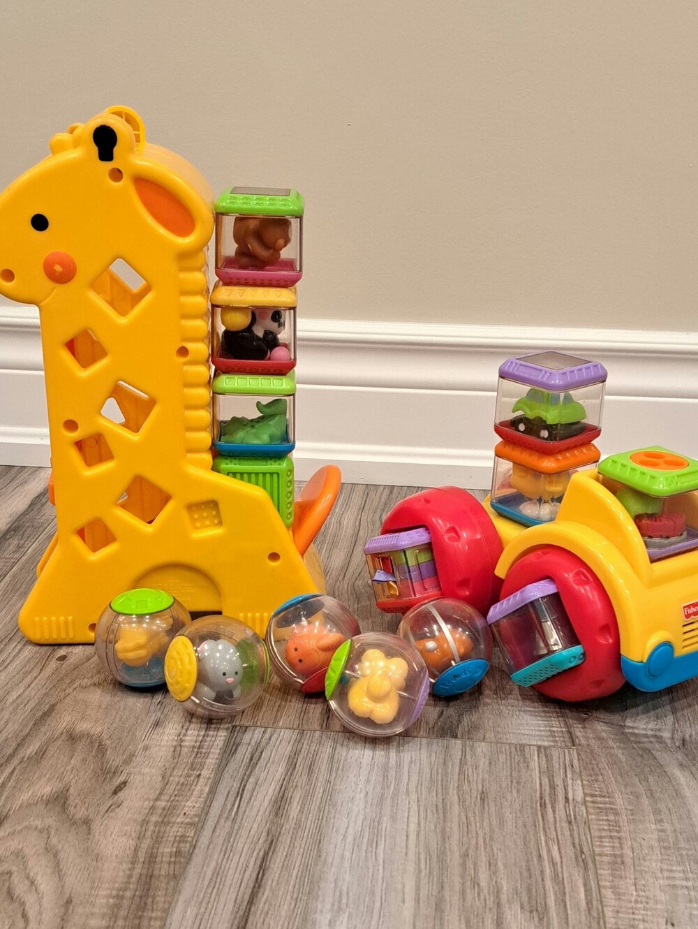Fisher-Price 14 Peek-A-Blocks And Roll-A-Rounds With Giraffe And Truck